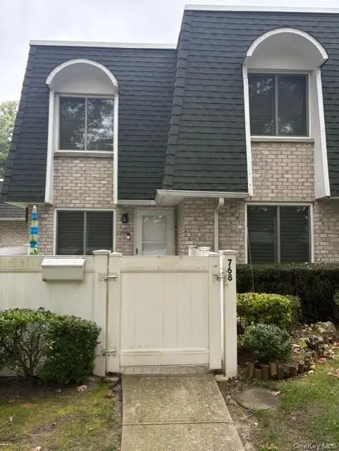 768 Blue Ridge DR, Medford, NY 11763