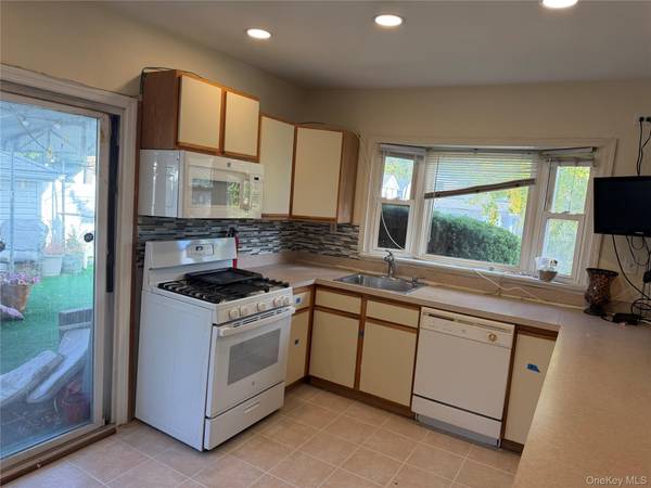 21701 91st AVE, Queens Village, NY 11428