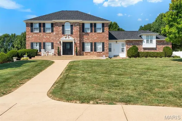 1 Cross Creek LN, St Paul, MO 63366
