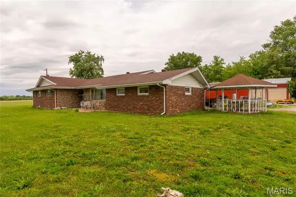 1207 State Route 14, Mulkeytown, IL 62865