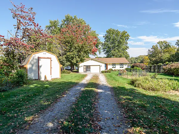 1606 W South Shore DR, Mahomet, IL 61853