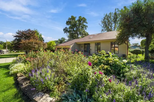 440 Hiawatha TRL, Wood Dale, IL 60191
