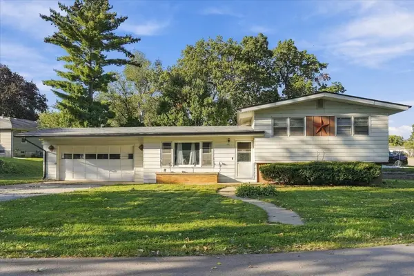 116 Shady LN, Dixon, IL 61021