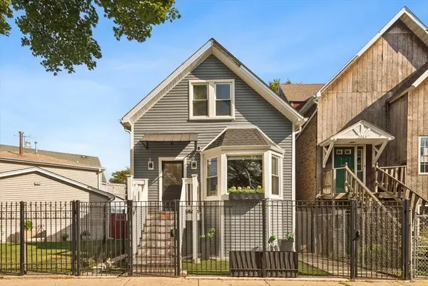 2966 W Nelson ST, Chicago, IL 60618