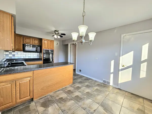6831 W 64th ST, Chicago, IL 60638