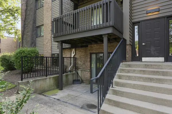 1420 Stonebridge CIR #N-3, Wheaton, IL 60189
