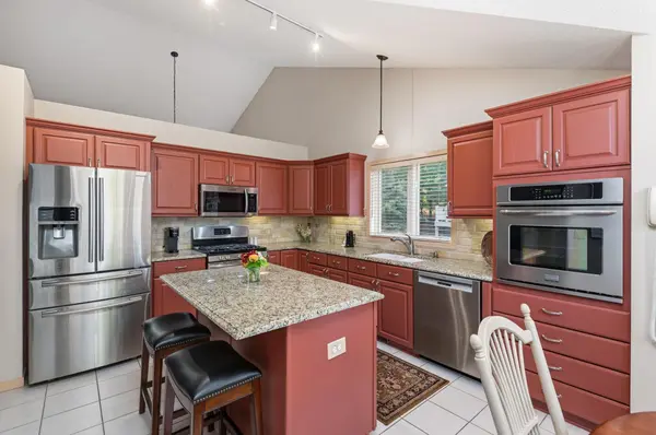 19580 Waterford CT, Shorewood, MN 55331