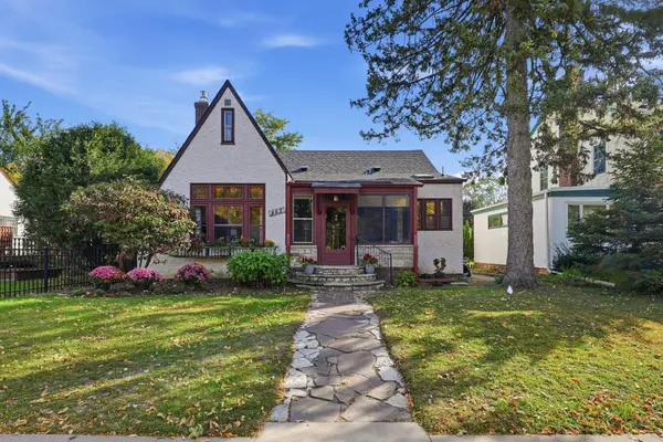 442 Mount Curve BLVD, Saint Paul, MN 55105
