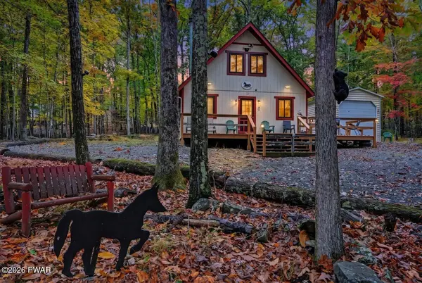 263 Upper Independence DR, Lackawaxen, PA 18435