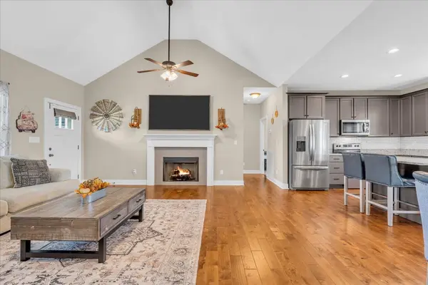 555 New Deal Potts Rd, Cottontown, TN 37048