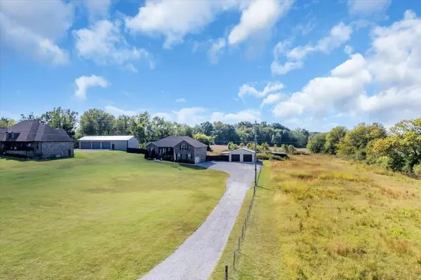 555 New Deal Potts Rd, Cottontown, TN 37048