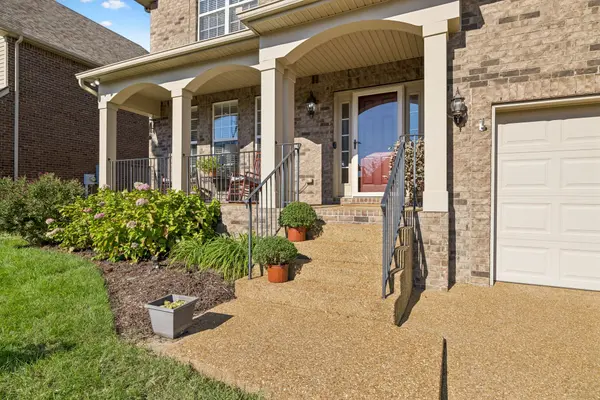 7708 Sunbar Ln, Nashville, TN 37211