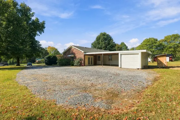 341 Raymond Hodges Rd, Cottontown, TN 37048