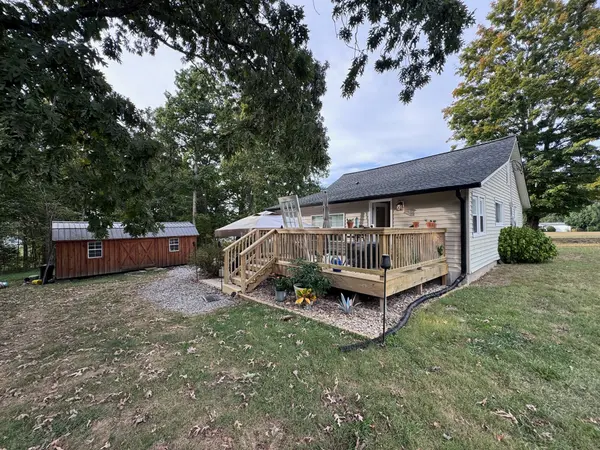 305 W Garretts Creek Rd, Westmoreland, TN 37186