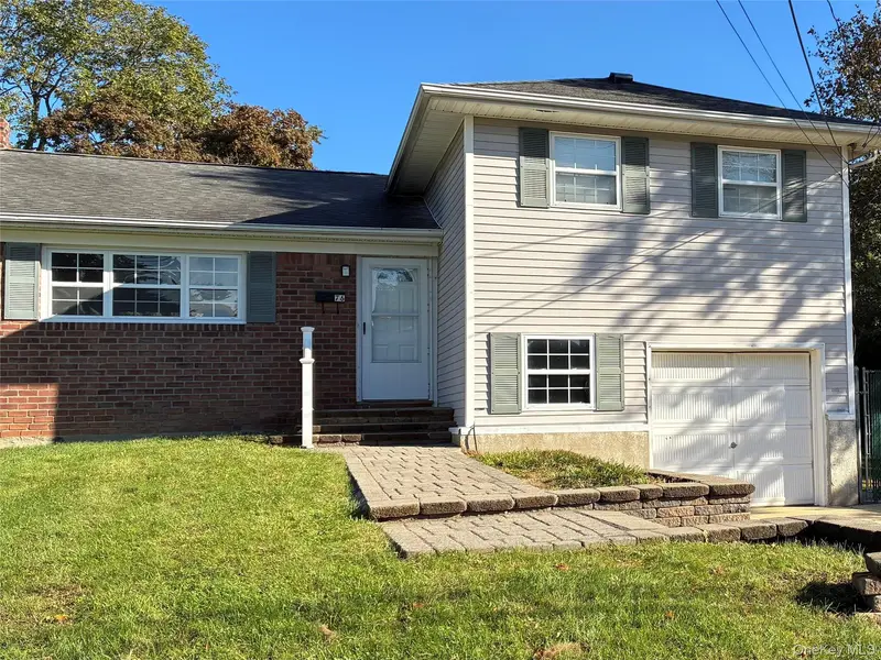 76 Keane LN, East Northport, NY 11731