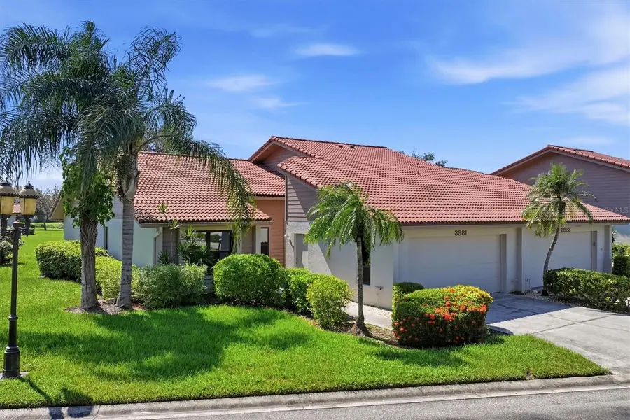 3981 WILSHIRE CIR E #195, Sarasota, FL 34238