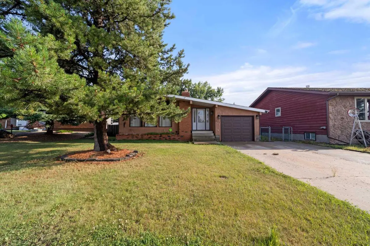 572 West CRES, Forestburg, AB T0B 1N0