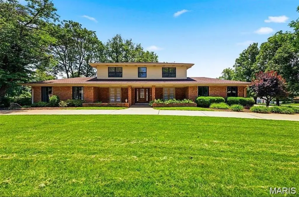 14196 Cross Trails DR, Chesterfield, MO 63017