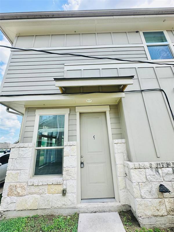 2216 Creekside LN #C, Georgetown, TX 78626