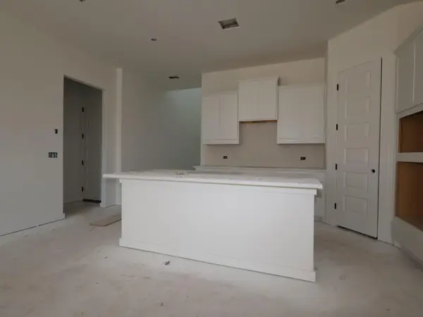 285 Callahan LOOP, Buda, TX 78610