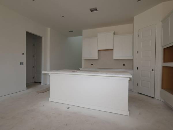 285 Callahan LOOP, Buda, TX 78610