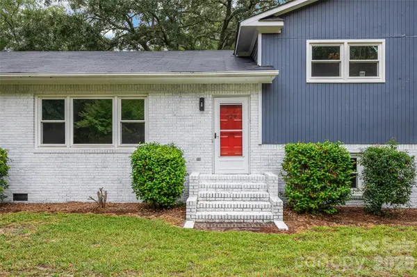 929 E Leonard ST, Southport, NC 28461