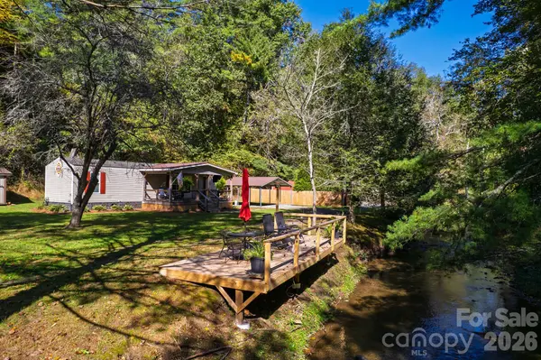 99 Lynn LN, Glade Valley, NC 28627