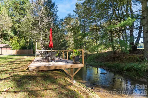 99 Lynn LN, Glade Valley, NC 28627