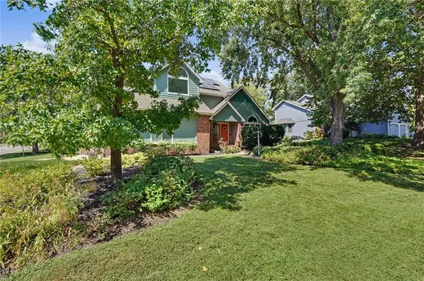 1129 Parkside CIR, Lawrence, KS 66049