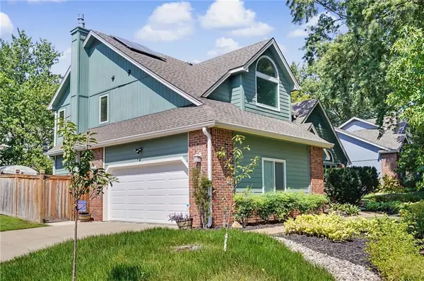 1129 Parkside CIR, Lawrence, KS 66049