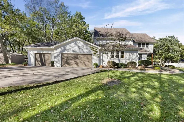 14926 S Caenen LN, Olathe, KS 66062