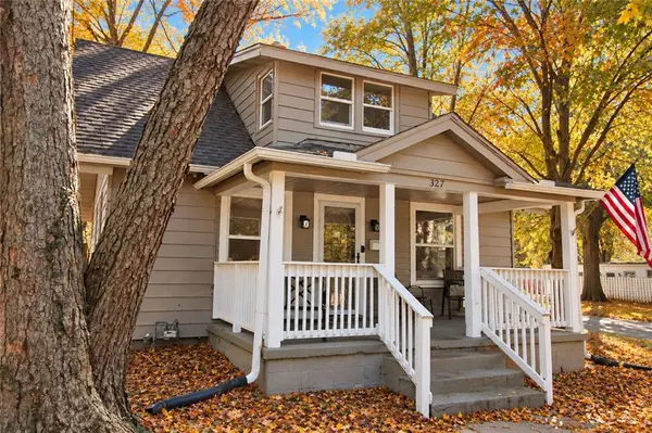 327 W SOUTHSIDE BLVD, Independence, MO 64055
