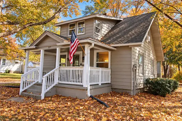 327 W SOUTHSIDE BLVD, Independence, MO 64055
