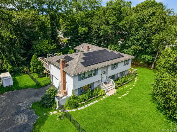 136 Woodhull RD, Huntington, NY 11743