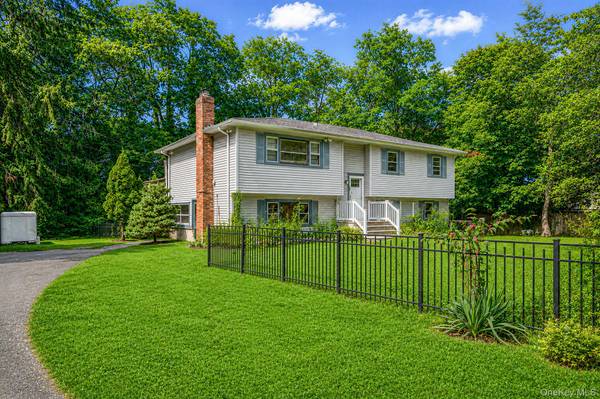 136 Woodhull RD, Huntington, NY 11743