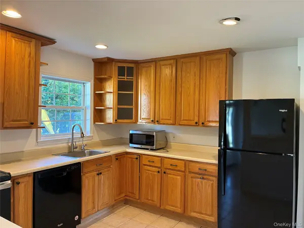 76 Keane LN, East Northport, NY 11731