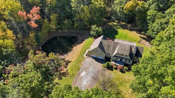9 Buttonwood LN, Rhinebeck, NY 12572