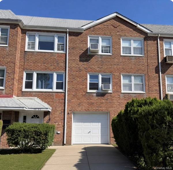 83-53 264th ST, Glen Oaks, NY 11004