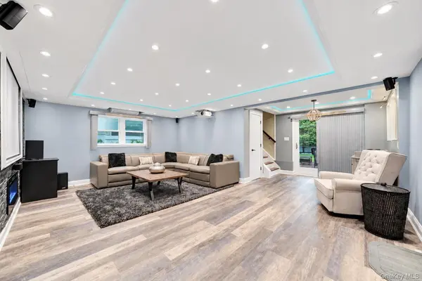 928 N Fletcher AVE, Valley Stream, NY 11580