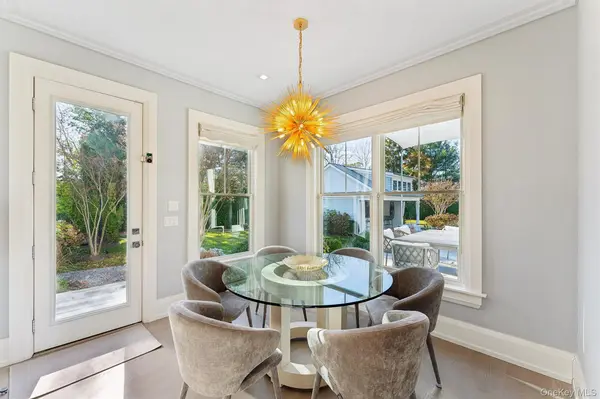 19 Brushy Neck LN, Westhampton, NY 11977