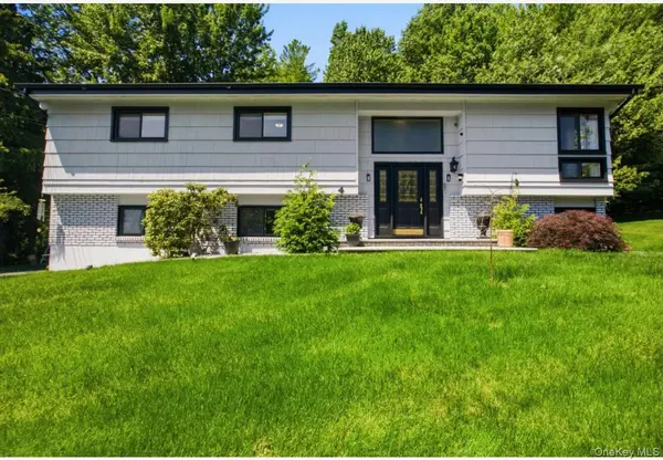 4 Medford PL, Nanuet, NY 10954