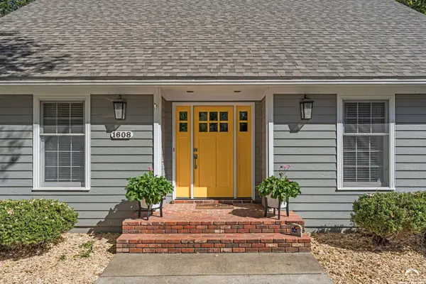 1608 Troon LN, Lawrence, KS 66047