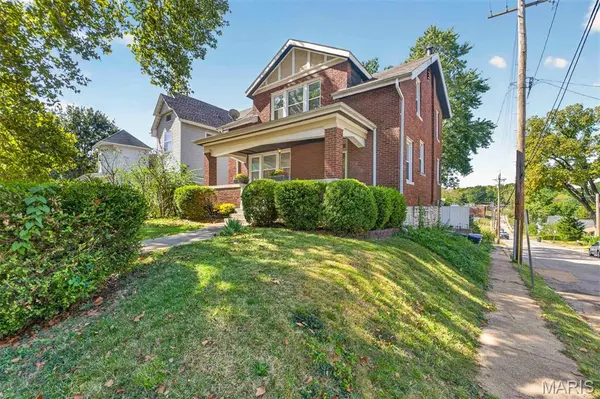 1901 McCausland AVE, St Louis, MO 63117
