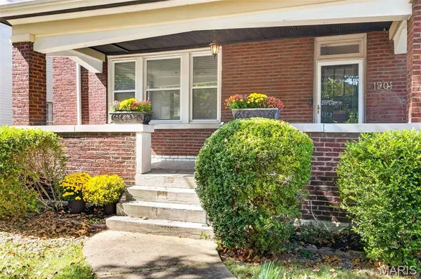1901 McCausland AVE, St Louis, MO 63117