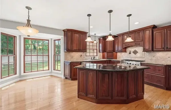 14196 Cross Trails DR, Chesterfield, MO 63017