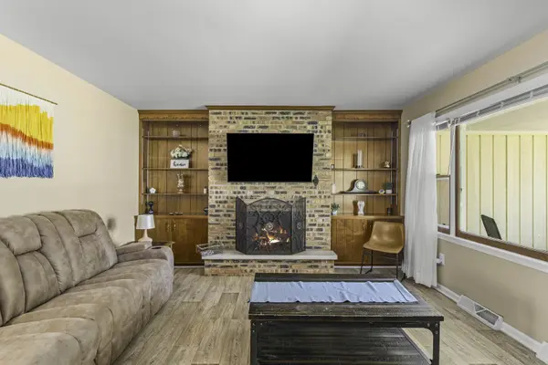 302 Pleasure DR, Yorkville, IL 60560
