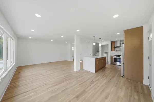 9356 S Oglesby AVE, Chicago, IL 60617