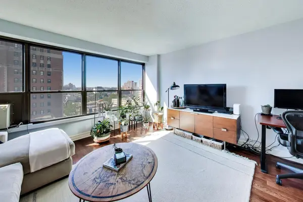 2930 N Sheridan RD #1205, Chicago, IL 60657