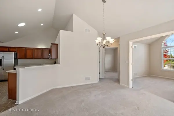 625 Schumann ST, Woodstock, IL 60098