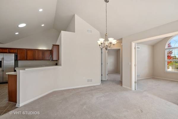 625 Schumann ST, Woodstock, IL 60098